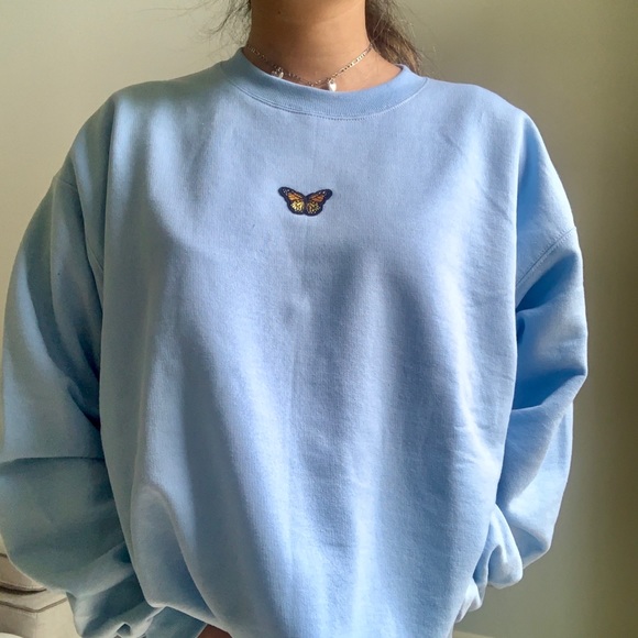 b e s t - s e l l e r✨butterfly baby blue crewneck - Picture 7 of 9